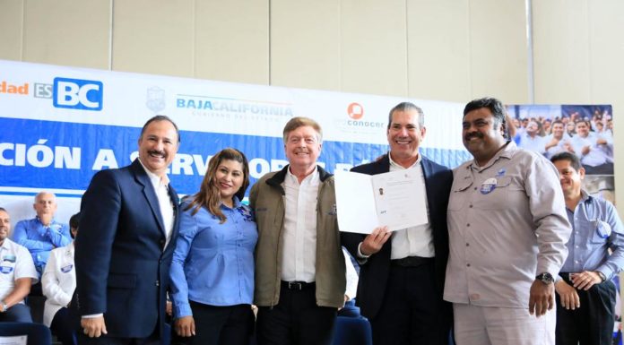 Atestigua gobernador Francisco Vega ceremonia de certificación de 2 mil servidores públicos del estado