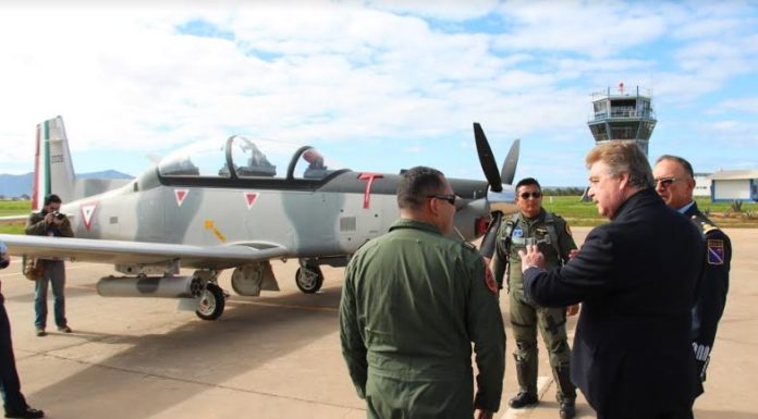 Reconocimiento del gobernador Francisco Vega a integrantes de la ‘’Fuerza Aérea Mexicana’’ en CIV aniversario