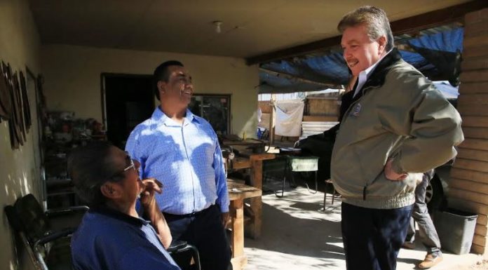 Firma gobierno del estado decreto de apoyo a la población afectada por sismo del 4de abril 2010