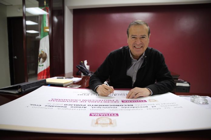 Mensaje del presidente municipal Arturo González Cruz a los tijuanenses desea un. (1)