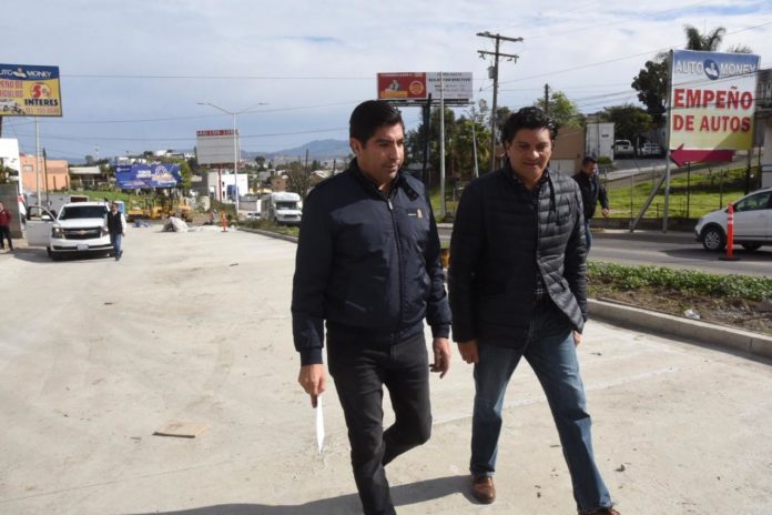 Supervisa Armando Ayala mejoras a la avenida Jesús Clark Flores.
