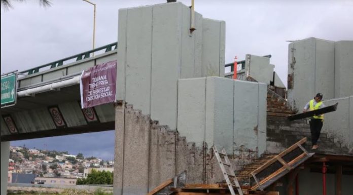 Inicia Ayuntamiento limpieza y rehabilitación en puentes peatonales y vehiculares