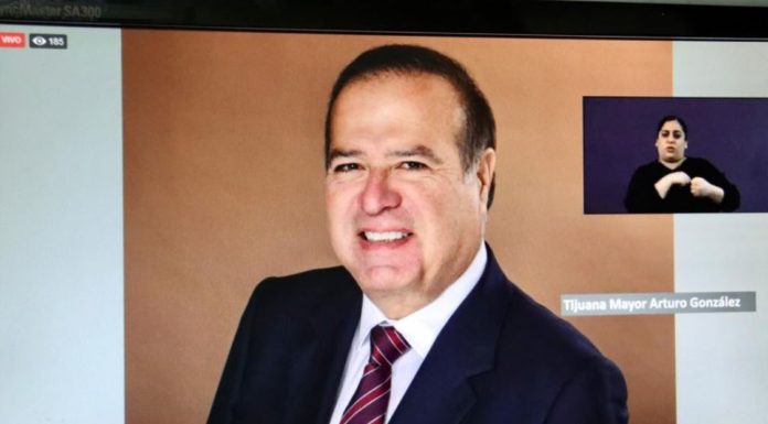 Dona Alcalde de San Diego Caretas Faciales a Ayuntamiento de Tijuana