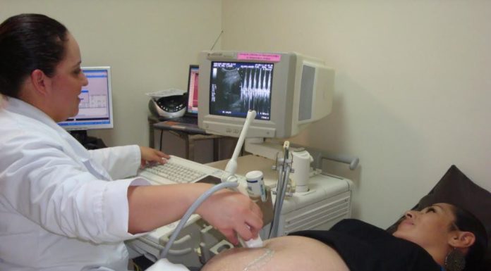 Exhortan a embarazadas a llevar su control prenatal