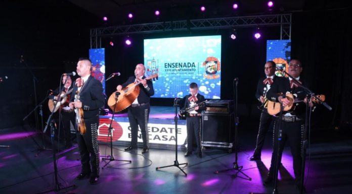 Realiza Ayala Robles un concierto musical en línea con motivo de Día de la Madre