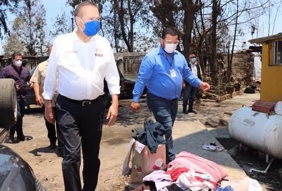 RECORRE PRESIDENTE MUNICIPAL ZONA AFECTADA POR INCENDIO EN TORRES DEL LAGO
