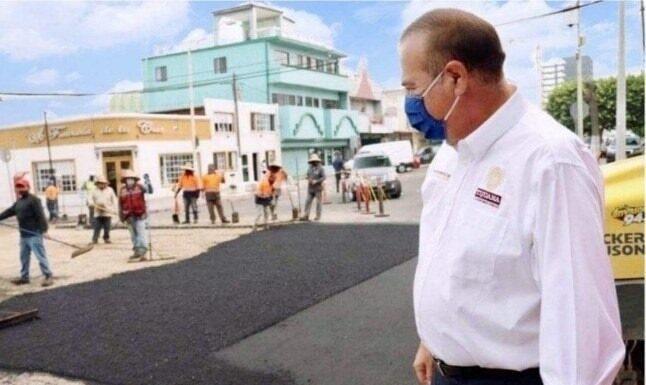 CON OBRAS DE BACHEO MEJORAN LA MOVILIDAD EN ZONA CENTRO DE LA CIUDAD