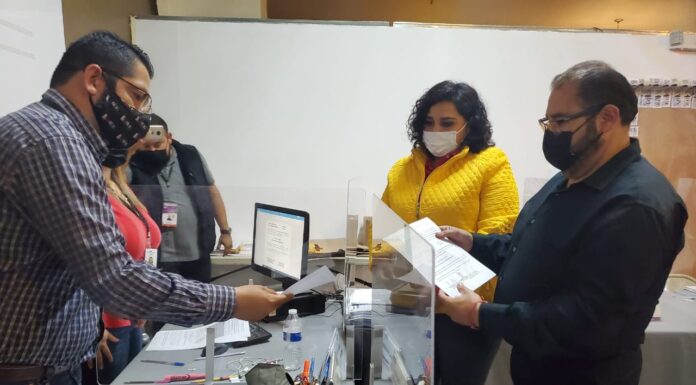 RECIBE JULIO CESAR VÁZQUEZ SU CONSTANCIA DE MAYORÍA COMO DIPUTADO