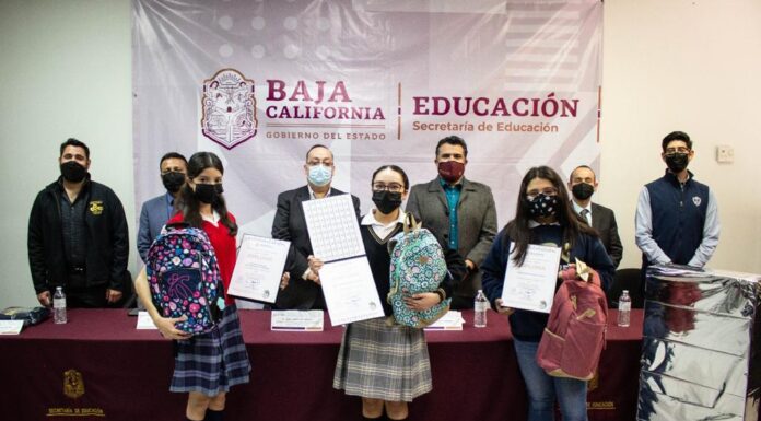 ENTREGAN PREMIOS A GANADORAS DEL CONCURSO “LA JUVENTUD Y LA MAR”