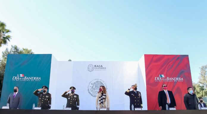 ENCABEZA MARINA DEL PILAR CONMEMORACIÓN DEL DÍA DE LA BANDERA