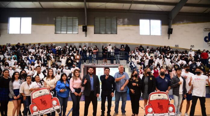 ESTUDIANTES DE LA “LÁZARO” EXPERIMENTAN CON PROGRAMA “SI BEBES NO MANEJES”