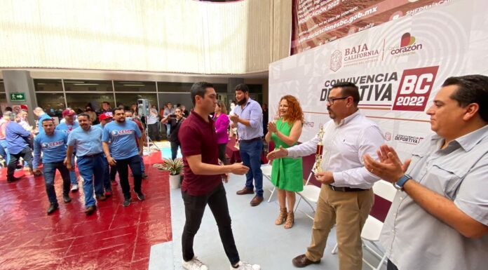 RECIBE CESPM TROFEOS DE CAMPEÓN EN SOFTBOL Y FUTBOL 7