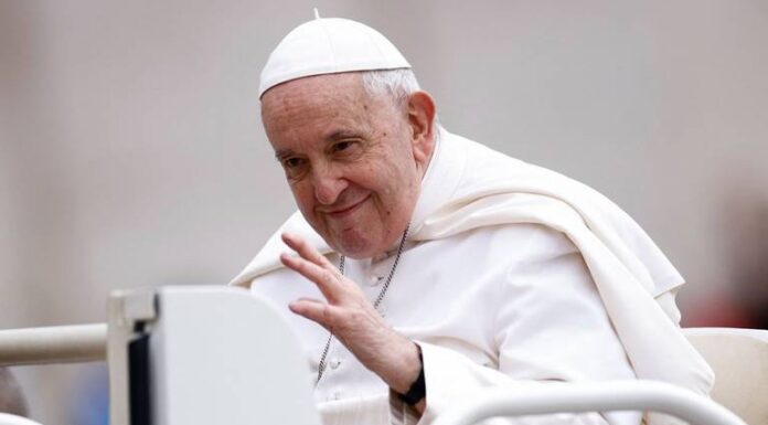 HOSPITALIZAN EN ROMA AL PAPA