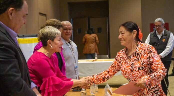 RECIBEN APOYOS TRABAJADORES JUBILADOS DEL SECTOR SALUD