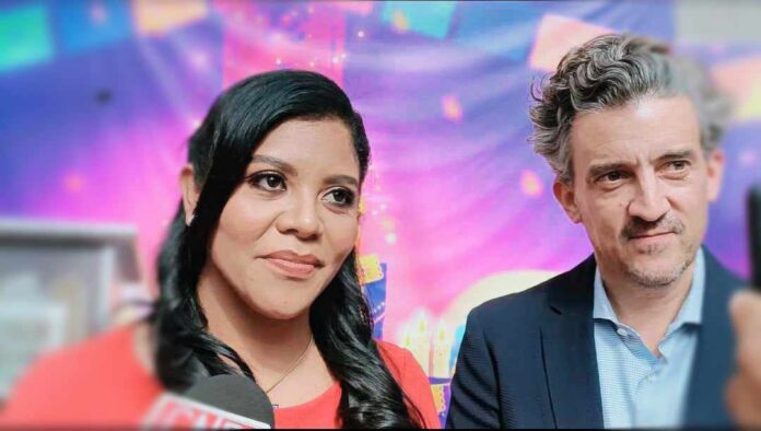 received_998477624728377