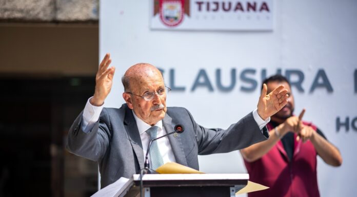 RINDEN HOMENAJE AL RECONOCIDO HISTORIADOR DAVID PIÑERA