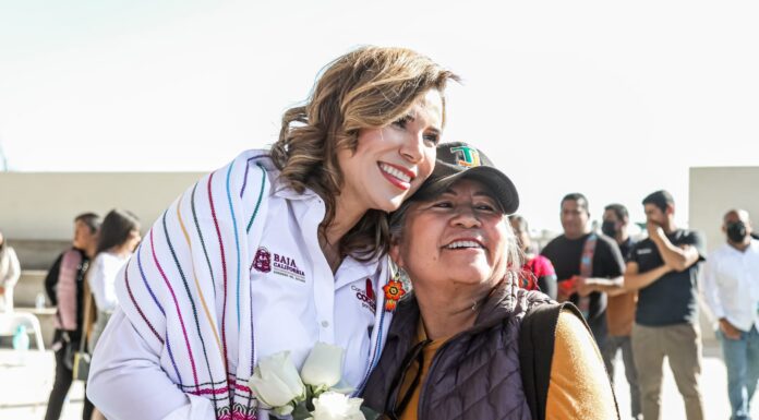 RECIBEN FAMILIAS TIJUANENSES CENAS NAVIDEÑA Y COBIJAS