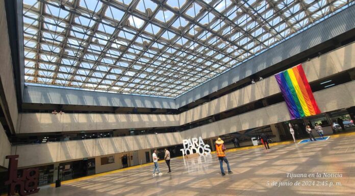 BRINDAN MANTENIMIENTO AL DOMO DEL EDIFICIO DE PALACIO MUNICIPAL EN TIJUANA