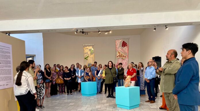 INAUGURAN EXPOSICIÓN «LO INVISIBLE DE LO VISIBLE» DE LA ARTISTA PLÁSTICA AÍDA VALENCIA
