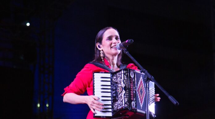 REÚNE JULIETA VENEGAS A MÁS DE 40 MIL PERSONAS EN LA AVENIDA REVOLUCIÓN