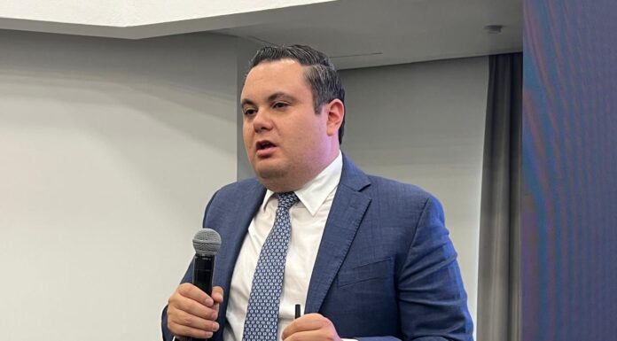 BUSCAN CLASIFICAR A TRABAJADORES DE PLATAFORMAS DIGITALES