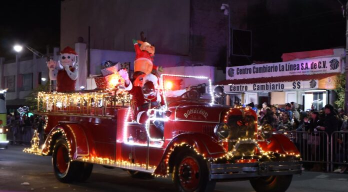 BRILLA TECATE CON EL TRADICIONAL DESFILE DE LUCES