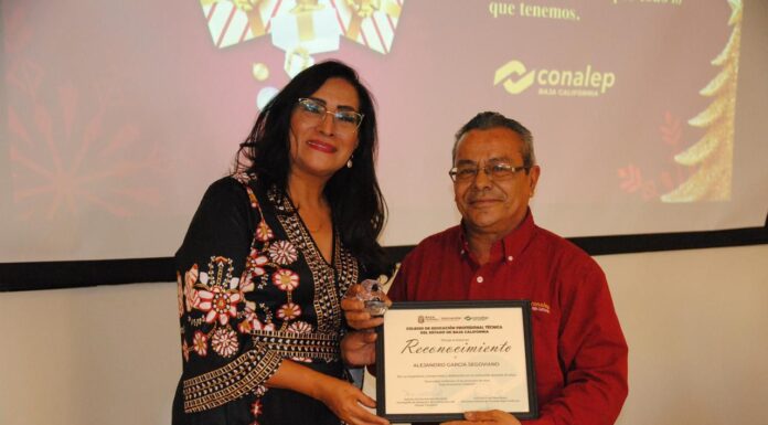 RECONOCEN A PERSONAL DOCENTE Y ADMINISTRATIVO DE CONALEP BC