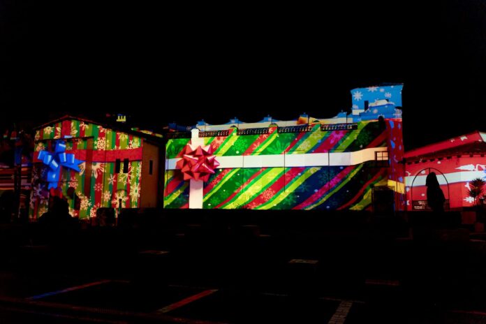 Arranca Gobierno de Ensenada funciones de video mapping “Navidad en Grande” 3