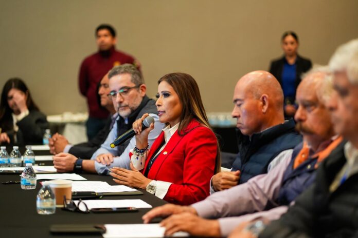 Toma Claudia Agatón protesta a director y presidenta de Proturismo de Ensenada 4