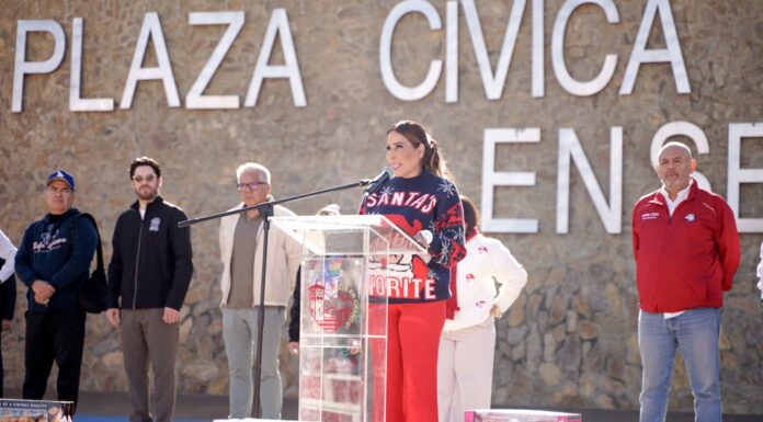INAUGURAN PISTA DE PATINAJE NAVIDEÑA EN ENSENADA