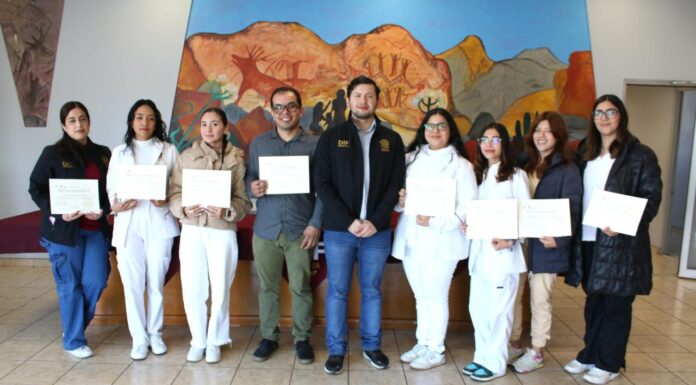 RECIBEN RECONOCIMIENTO EQUIPO DE NUTRIÓLOGOS EN ENSENADA