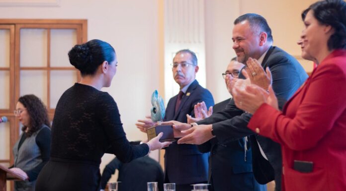 RECIBE EL GALARDÓN «TRAYECTORIA PROFESIONAL MERITUS 2024» LIZA MARÍA POMPA GONZÁLEZ