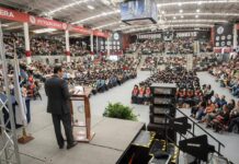 CULMINAN ESTUDIOS PROFESIONALES MÁS DE 300 UNIVERSITARIOS