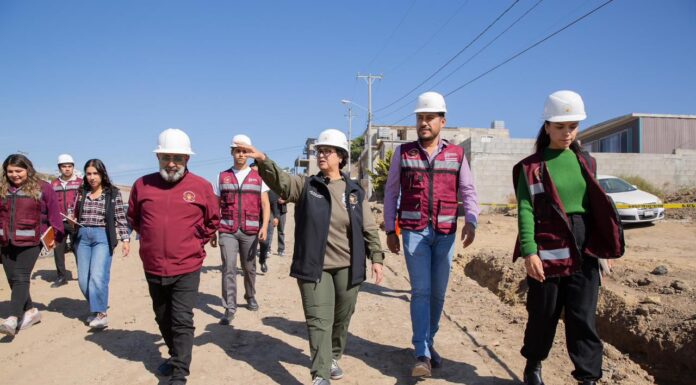 CONSTRUYEN RED DE AGUA POTABLE EN CALLE LEPUS DE PLAYAS DE ROSARITO