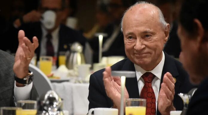 ES HÉCTOR SANTILLÁN EL FORJADOR DEL AÑO 2025