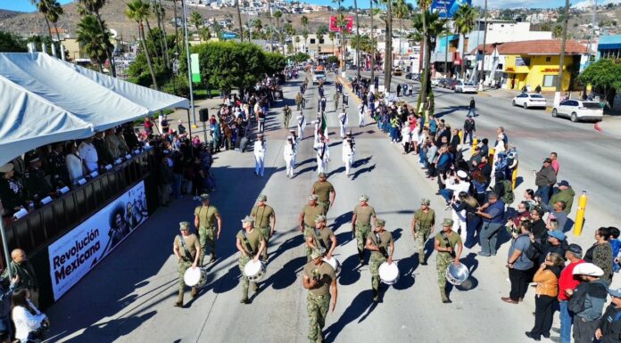 TRANSCURRE CON TRANQUILIDAD DESFILE CÍVICO EN ENSENADA
