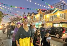 CONMEMORAN TRADICIONES MEXICANAS CON ALTAR, DESFILE Y CONCURSO DE CATRINAS Y CATRINES