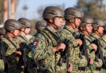 HOMENAJE A ELEMENTOS MILITARES CAÍDOS EN EL MARCO DEL DÍA DE LA BANDERA