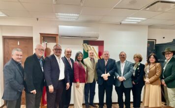 CANACO TIJUANA LOGRA ACUERDOS CON AGENCIA NACIONAL DE ADUANAS DE MEXICO* • Concretan uniformidad en las reglas para todas las aduanas del país • Ampliarán dos horas más la atención a los empresarios en esta frontera Ciudad de México; a 24 de febrero de 2026.- El presidente de la Cámara Nacional de Comercio (Canaco) Tijuana, Olivaldo Paz Gómez, logró acuerdos favorables con el Almirante Fernando Alfonso Angli Rodríguez, Director Nacional de Operaciones Aduanera. El líder del organismo empresarial respondió a la solicitud de algunos líderes de Grupos Especializados, como el de José Asunción Rábago, dirigente del grupo de Yonkeros, quien manifestó problemas con el cruce de su mercancía de manera constante, a pesar de cumplir con los pedimentos necesarios para el manejo de sus productos. Ante ello y como lo ha expresado el presidente de la Cámara en las juntas de Consejo para apoyar a todo aquel que lo necesite, junto con su Vicepresidente, Héctor Riveros Moreno y una comitiva, acudieron con el funcionario federal para buscar una solución al conflicto de este empresario y sus afiliados. Durante la reunión, donde también estuvieron presentes otros Consejeros de Canaco, Paz Gómez explicó que se observaron los avances de la Aduana Central donde se ajustará que sus oficinas fronterizas acaten los principios de inmediatez, es decir, adecuarse a más tardar a los cinco días que establece el Reglamento de Comercio Exterior. De igual manera, la autoridad de la Aduana de México, invitó a los directivos de la Cámara de Tijuana, a participar en el Comité de Operación Aduanera donde se analicen los casos en particular de cada Agencia que exista en la República Mexicana. En esta reunión, en presencia de Yasser Tiburcio Alemán, coordinador nacional técnico de Aduanas, se logró la uniformidad de la aplicación general en todas las reglas para que no haya criterios diferentes en cada Agencia Aduanal, además de abrirla dos horas más de las que opera actualmente, aportaciones hechas por la Cámara de Tijuana. Acompañaron en los acuerdos, Cecilia Ortega, directora de Ocega, y los presidentes de Canaco Mazatlán, Francisca Cázares y de Ciudad Juárez, Iván Pérez Ruiz.