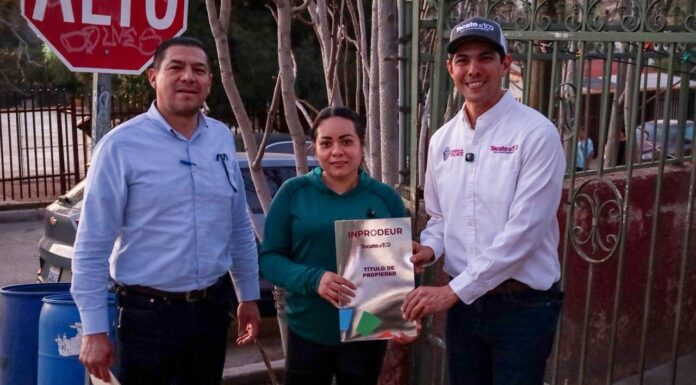 FAMILIAS DE LA COLONIA ESCUDERO RECIBEN TÍTULOS DE PROPIEDAD EN TECATE