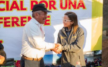 ATIENDE MÓNICA VEGA NECESIDADES DE AGUA Y DRENAJE DIRECTAMENTE EN LAS COMUNIDADES