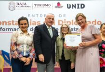 RECIBE CONSTANCIAS LA PRIMERA GENERACIÓN DE GUÍAS DE TURISTAS DE TIJUANA