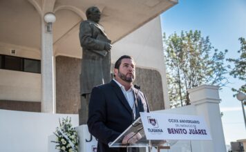 ENCABEZA ISMAEL BURGUEÑO CEREMONIA CONMEMORATIVA DEL NATALICIO DE BENITO JUÁREZ