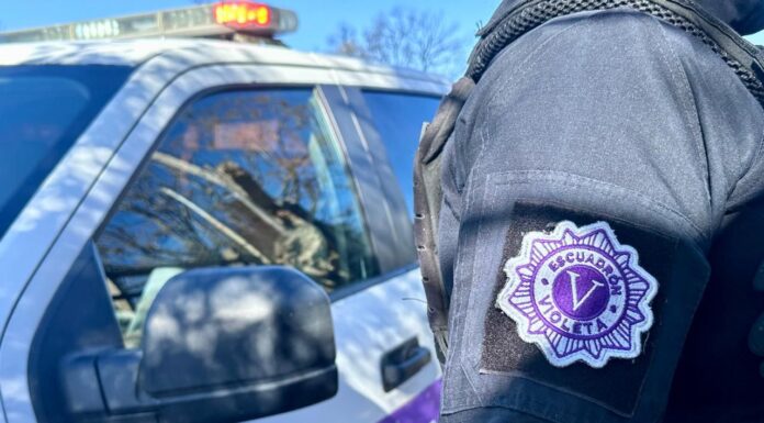 POLICÍA AUXILIA A ADULTA MAYOR DESORIENTADA Y LA REÚNE CON SU FAMILIA EN TECATE