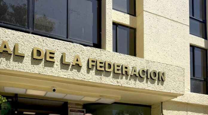 SE AMPARAN ABOGADOS CONTRA ACUERDO QUE RESTRINGE LA PRÁCTICA DE LITIGAR EN MATERIA FAMILIAR