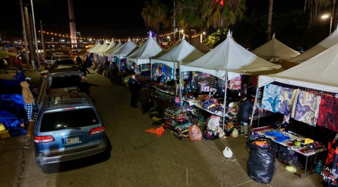 LIBERAL DEL COMERCIO AMBULANTE A LA ZONA DE LA PLAZA CÍVICA EN ENSENADA