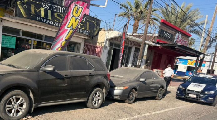RETIRAN VEHÍCULOS ABANDONADOS EN VÍA PÚBLICA EN ENSENADA