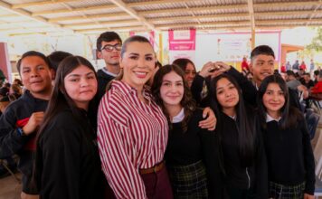 AVANZA EN BC ENTREGA DE BECAS RITA CETINA CON APOYO DE GOBERNADORA MARINA DEL PILAR