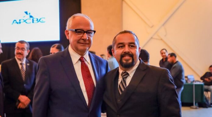 RECONOCE ALFREDO ÁLVAREZ LABOR DE COMUNICADORES EN BC