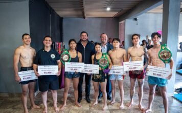 ENTREGA ISMAEL BURGUEÑO MÁS DE 380 MIL PESOS EN APOYOS PARA ATLETAS TIJUANENSES QUE IRÁN AL MUNDIAL EN BANGKOK